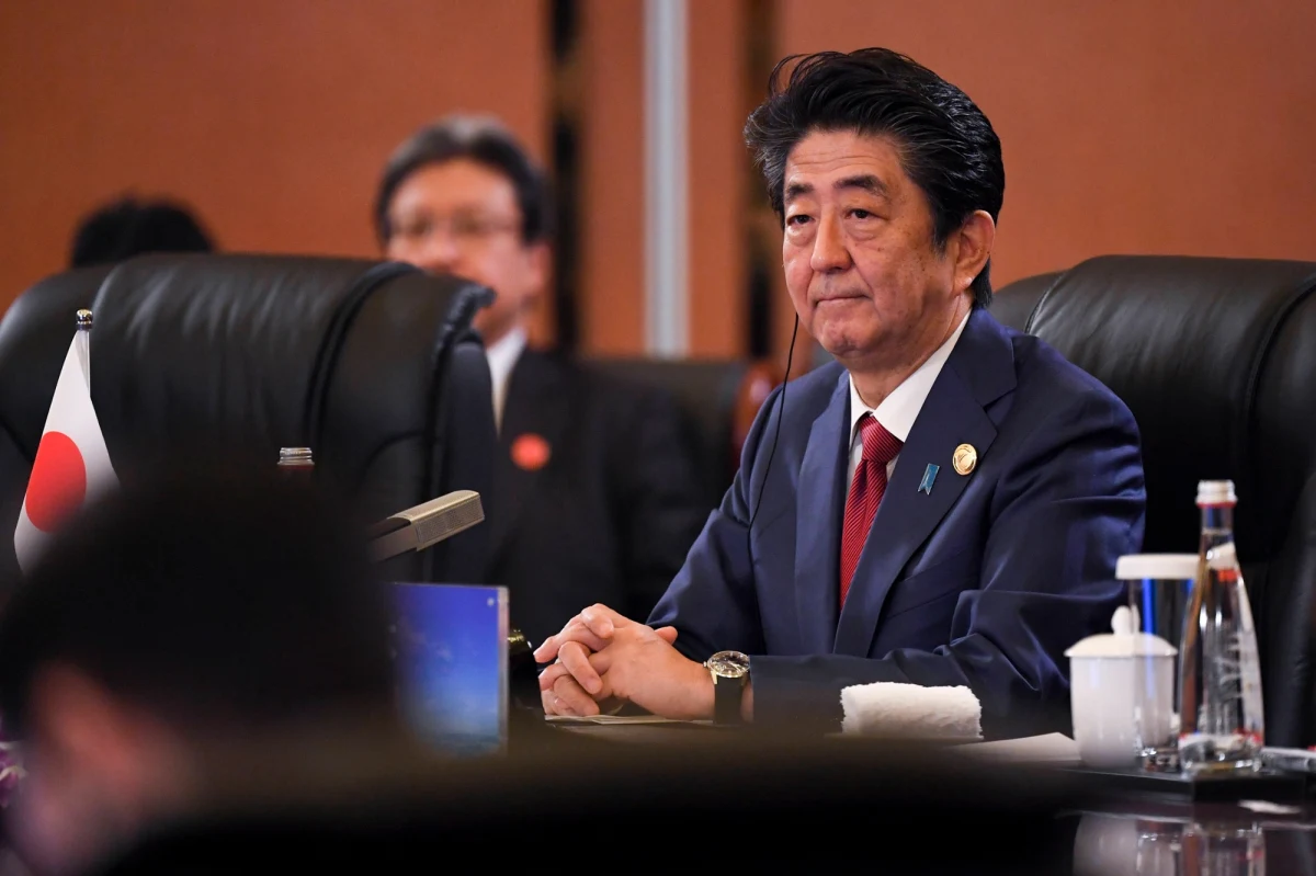 Premier Japonii Shinzo Abe zapowiedział w poniedziałek, że wyśle siły obronne na Bliski Wschód, żeby zapewnić bezpieczeństwo japońskim okrętom. Wezwał też wspólnotę międzynarodową do podjęcia wysiłków dyplomatycznych, żeby załagodzić napięcia w regionie.