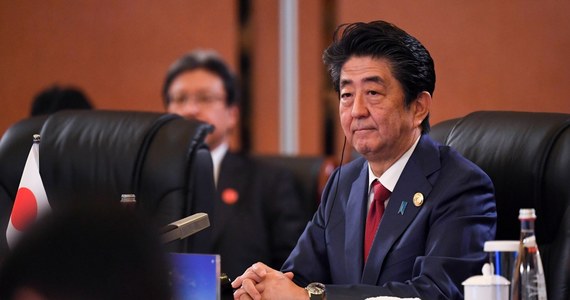 Premier Japonii Shinzo Abe zapowiedział w poniedziałek, że wyśle siły obronne na Bliski Wschód, żeby zapewnić bezpieczeństwo japońskim okrętom. Wezwał też wspólnotę międzynarodową do podjęcia wysiłków dyplomatycznych, żeby załagodzić napięcia w regionie.