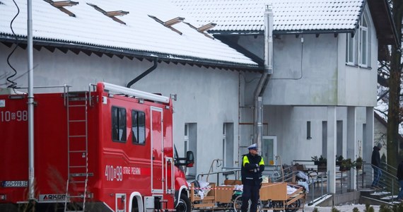 4 osoby zginęły w pożarze hospicjum w Chojnicach na Pomorzu. Ofiary to kobieta i trzech mężczyzn. Pożar wybuchał po godzinie 3 nad ranem. W szpitalach w Chojnicach i Człuchowie są 22 osoby.
