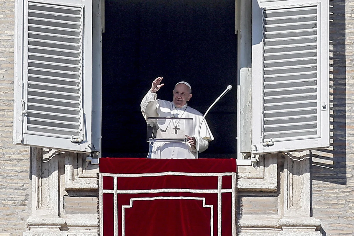 Papież Franciszek pozdrowił uczestników orszaków Trzech Króli w miastach i w miejscowościach w Polsce. Na spotkanie z papieżem w Watykanie przybyły tysiące ludzi. Był także historyczno-folklorystyczny orszak spod Rzymu.