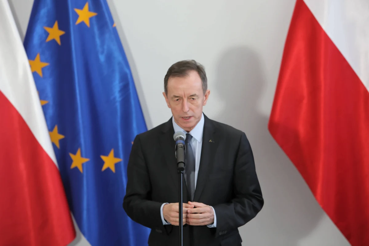 "Uznaję wizytę w Brukseli za naturalną kontynuację dialogu z instytucją, której jesteśmy członkiem, a nie za jakiekolwiek donoszenie na Polskę" - napisał w stanowisku przesłanym PAP marszałek Senatu Tomasz Grodzki.
