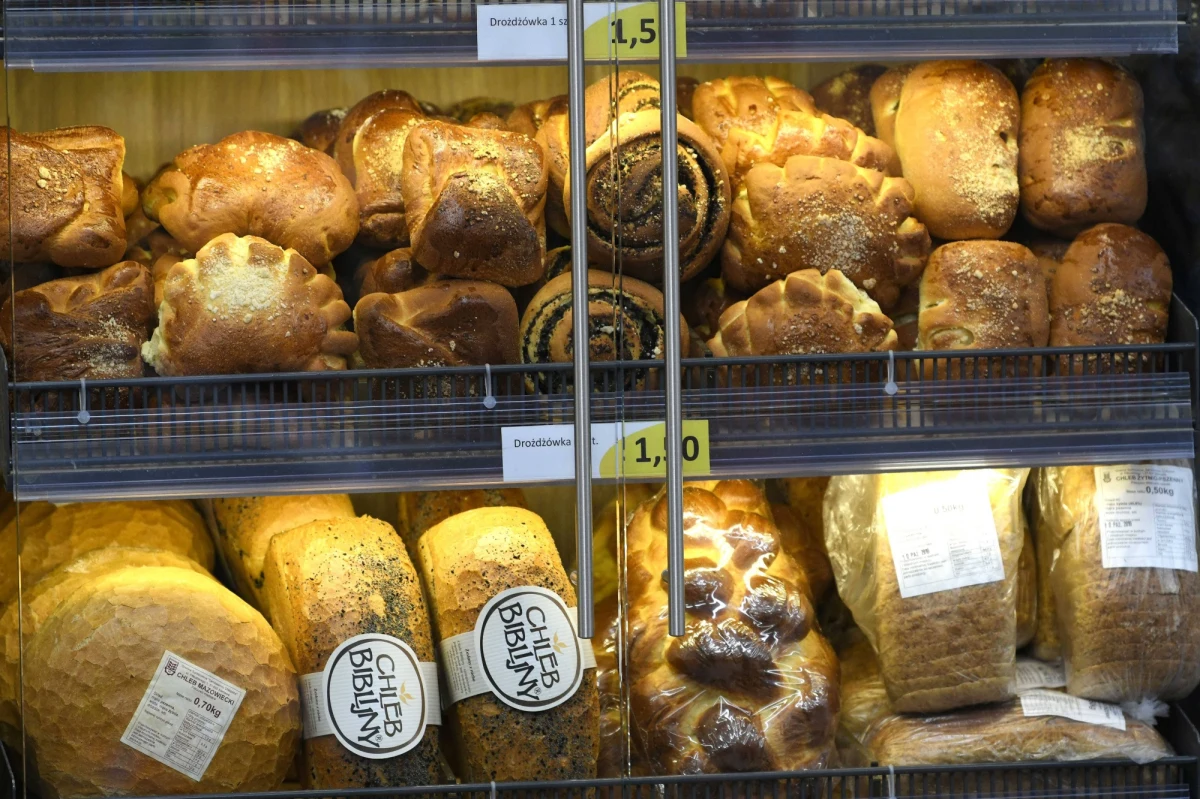 Rosnące pensje, oraz wzrost cen energii, będą miały w tym roku wpływ na ceny produktów i usług - czytamy we wtorek w "Rzeczpospolitej". Dziennik zaznacza, że Polacy będą wydawać nominalnie więcej, natomiast skala podwyżek będzie w dużej mierze zależeć od "struktury koszyka".
