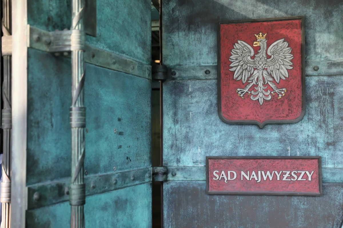 Nikt z rządu nie weźmie udziału w okrągłym stole do spraw reformy wymiaru sprawiedliwości organizowanym z inicjatywy ludowców - informuje w rozmowie z RMF FM 
rzecznik rządu Piotr Muller. Rozmowy zaplanowano na dziś. 