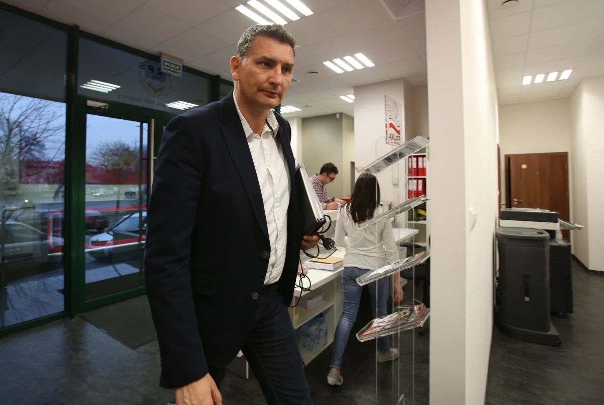 Tylko zwycięzca tego turnieju otrzyma bilety do Tokio. W niderlandzkim Apeldoorn startują dziś zawody kwalifikacyjne siatkarek. Bój o igrzyska rozpoczynają także Polki, które już dziś o 16:00 zmierzą się z Bułgarkami. To już ostatnia szansa na zdobycie olimpijskiej kwalifikacji dla ośmiu reprezentacji Starego Kontynentu. Oprócz dwóch dzisiejszych rywali o awans powalczą reprezentacje Niderlandów i Azerbejdżanu, które wystąpią w grupie A oraz Turcji, Belgii, Niemiec i Chorwacji w grupie B. Jak dotychczas, udział w igrzyskach zapewniły sobie trzy ekipy ze Starego Kontynentu: Włochy, Rosja oraz Serbia. O tym czy biało-czerwone stać na wygranie turnieju i na awans – z byłym siatkarzem Witoldem Romanem rozmawia Paweł Pawłowski.