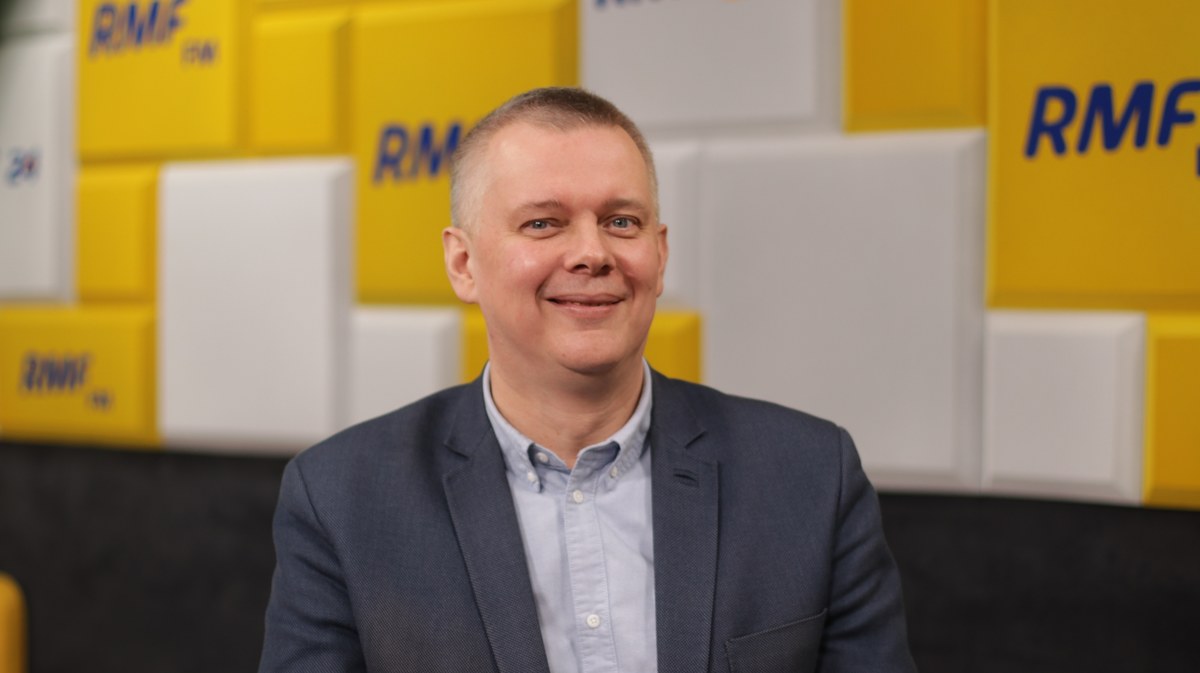 „To jest bzdura. Dziwię się, że ktokolwiek tak sugeruje. Ja niczego złego o żadnym z kandydatów nie powiem. Wszystkich lubię, ze wszystkimi pracowaliśmy w rządach. To jest zbyt poważne miejsce, żeby ktoś miał być niesamodzielny. Byłem ministrem obrony cztery lata, nikt nigdy mi nie zarzucił braku samodzielności (…). On (Grzegorz Schetyna – przyp. RMF FM) mnie poparł i bardzo mu za to dziękuję, bardzo jestem zobowiązany i to dokładnie tyle. Nie jestem niczyim człowiekiem”- tak w Porannej rozmowie w RMF FM Tomasz Siemoniak skomentował wypowiedź Bartosza Arłukowicza, który zasugerował, że były szef resortu obrony byłby niesamodzielnym przewodniczącym Platformy Obywatelskiej. 