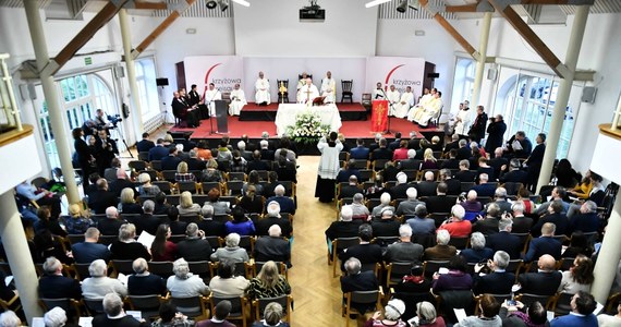 38 proc. katolików uczestniczyło w 2018 roku w niedzielnej mszy, a 17 proc. przystępowało do komunii - poinformował Instytut Statystyki Kościoła Katolickiego w Polsce. W porównaniu z 2017 rokiem dane praktycznie się nie zmieniły.