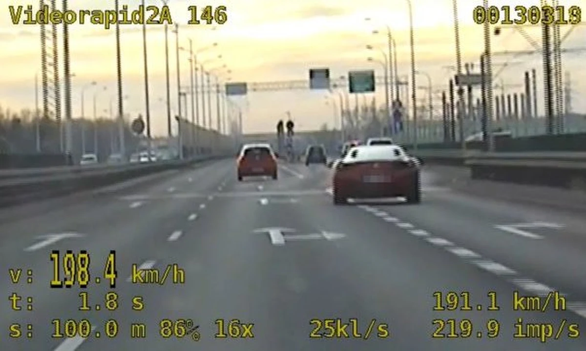 Warszawscy policjanci zatrzymali mężczyznę, który jechał mostem Marii Skłodowskiej-Curie (Północnym) z prędkością prawie 200 km/h. Kierowca stracił prawo jazdy na 3 miesiące - poinformowała podinsp. Magdalena Bieniak z Komendy Stołecznej Policji.