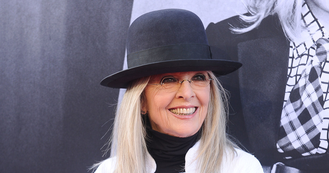 Doskonale skrojone garnitury, kapelusze z dużym rondem, luźne nonszalanckie koszule - charakterystyczny styl Diane Keaton pozostaje od lat niezmienny. W opublikowanym właśnie w mediach społecznościowych nagraniu 74-letnia gwiazda kina podzieliła się z fanami swoimi najlepszymi i najgorszymi modowymi wyborami.