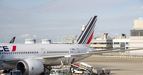 Zwłoki pasażera na gapę znaleziono w komorze podwozia samolotu Air France, który przyleciał z Wybrzeża Kości Słoniowej do Paryża. Według francuskich mediów, chodzi o dziecko w wieku około 10 lat. 