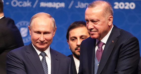 Przywódcy Turcji i Rosji, Recep Tayyip Erdogan i Władimir Putin zainaugurowali gazociąg Turecki Potok, biegnący z Rosji do europejskiej części Turcji po dnie Morza Czarnego. W uroczystości uczestniczyli też: premier Bułgarii Bojko Borisow i prezydent Serbii Aleksandr Vuczić. 
