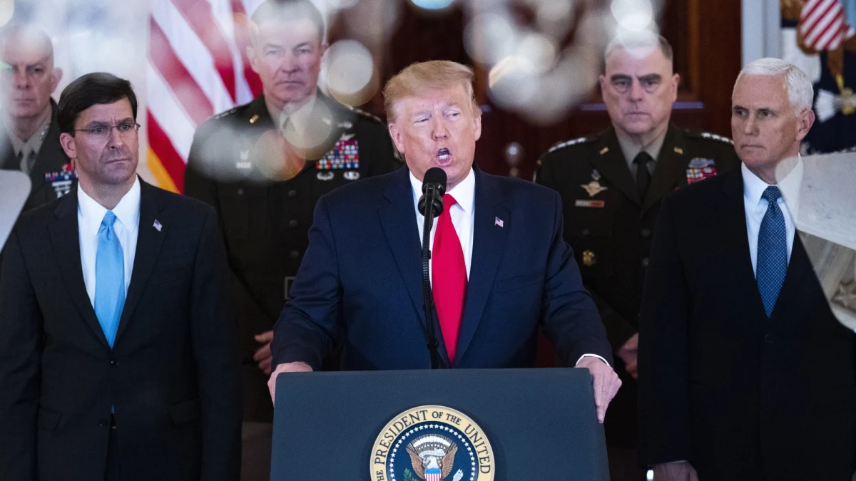 "Stany Zjednoczone nałożą na irański reżim druzgocące sankcje gospodarcze" - ogłosił prezydent USA Donald Trump w oficjalnym oświadczeniu wydanym kilkanaście godzin po irańskim ataku rakietowym na bazy USA w Iraku. Jak stwierdził: "Narody zbyt długo tolerowały destrukcyjne działania Iranu. Te dni dobiegły końca". Oświadczył, że "tak długo, jak długo jest prezydentem USA, Iran nie będzie miał pozwolenia na posiadanie broni nuklearnej", i zapowiedział, że "dzisiaj poprosi NATO o znacznie mocniejsze zaangażowanie na Bliskim Wschodzie".