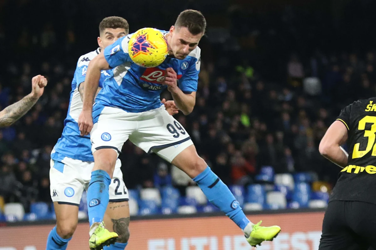 Atletico Madryt jest zainteresowane sprowadzeniem Arkadiusza Milika - donosi hiszpański dziennik "AS", cytowany przez Onet. Jak przypomina portal, umowa Polaka z Napoli wygasa w czerwcu 2021 roku, a strony od wielu miesięcy nie mogą dojść do porozumienia ws. przedłużenia kontraktu.