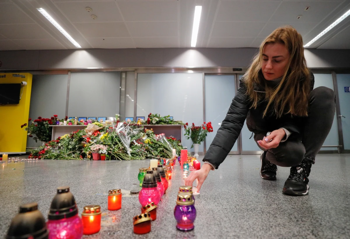 Nowożeńcy, którzy polecieli do Teheranu wziąć ślub w tradycyjnej ceremonii, zginęli na pokładzie ukraińskiego samolotu. Są wśród 176 ofiar katastrofy maszyny, która w środę rano rozbiła się dwie minuty po starcie z lotniska w stolicy Iranu. Po weselu krewni i przyjaciele pary wrócili do Wielkiej Brytanii. Saeed i Niloofar zostali kilka dni dłużej, by odebrać od fotografa zdjęcia z wesela.