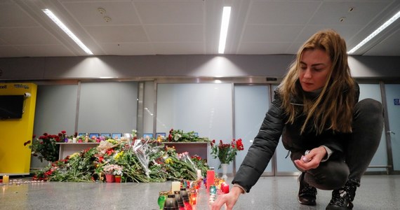 Nowożeńcy, którzy polecieli do Teheranu wziąć ślub w tradycyjnej ceremonii, zginęli na pokładzie ukraińskiego samolotu. Są wśród 176 ofiar katastrofy maszyny, która w środę rano rozbiła się dwie minuty po starcie z lotniska w stolicy Iranu. Po weselu krewni i przyjaciele pary wrócili do Wielkiej Brytanii. Saeed i Niloofar zostali kilka dni dłużej, by odebrać od fotografa zdjęcia z wesela.