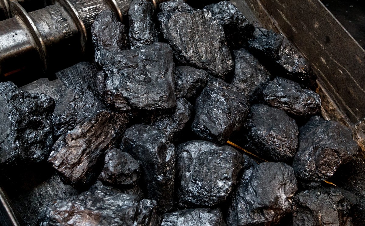 Sierpień 80 grozi blokadą torów na przejściach granicznych, by zatrzymać import węgla. Górnicy z kopalni zespolonej ROW alarmują: na zwałach leżą rekordowe ilości surowca. 
