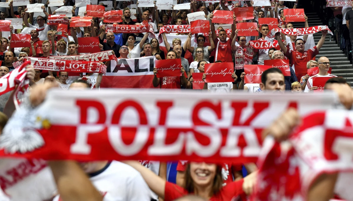 ​Polskie siatkarki pokonały w niderlandzkim Apeloorn reprezentację gospodarzy 3:1 (25:20, 25:23, 23:25, 25:23) w swoim drugim meczu turnieju kwalifikacyjnego do igrzysk olimpijskich i zapewniły sobie awans do półfinału.
