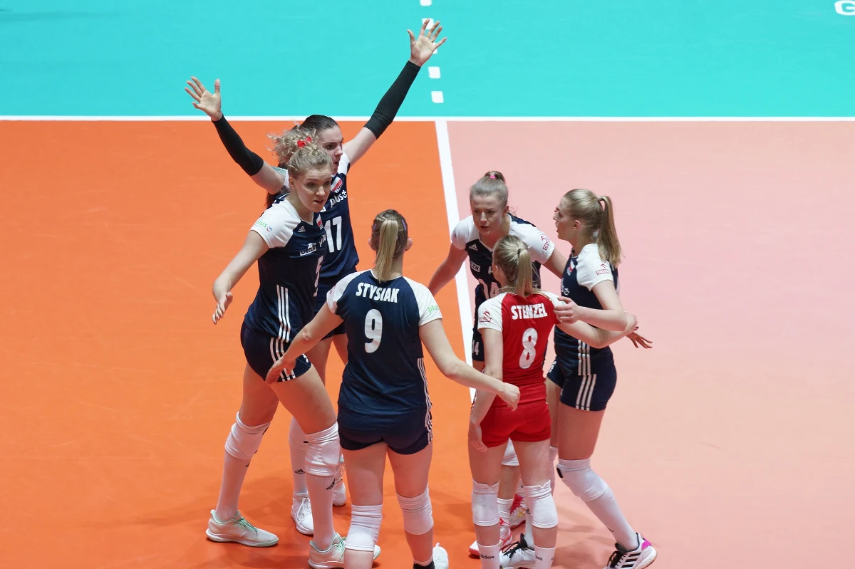 Zwycięstwo nad Niderlandami 3:1 zapewniło reprezentacji Polski w siatkówce kobiet awans do półfinału turnieju kwalifikacyjnego igrzysk olimpijskich w Tokio. „Powinniśmy być teraz bardziej podbudowane zwycięstwem, lecz trzeba pamiętać, że to było tylko spotkanie grupowe” – podkreśliła po spotkaniu Joanna Wołosz. 