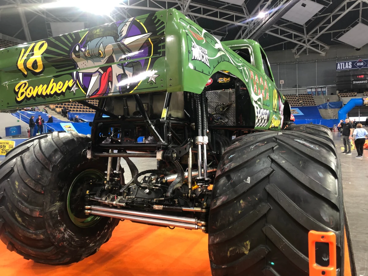 Miłośnicy ryku samochodowych silników, ewolucji na motorcrossach i legendarnych Hot Wheelsów, powinni być zadowoleni. W weekend w Łodzi nie zabraknie emocji i wrażeń właśnie dla nich. W Atlas Arenie rozgościły się monster trucki, które są wiernymi kopiami Hot Wheelsów.