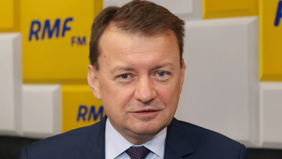 „Dla mnie bardzo istotny jest kontrast, między zachowaniem premiera Kanady - a przecież niedługo będziemy mieli 10. rocznicę tragedii smoleńskiej - a ówczesnego premiera Polski, Donalda Tuska. I fakt, że premier Kanady potrafił wywrzeć presję, która zakończyła  się właśnie w ten sposób, że sprawcy przyznali się do tego czynu. Kontrastuje z tym postawa premiera rządu PO-PSL, który na wszystko się  godził, który zostawił śledztwo po stroni rosyjskiej, po katastrofie smoleńskiej” – komentował w RMF FM szef MON Mariusz Błaszczak sobotnie doniesienia o tym, że irańska armia przyznała się do zestrzelenia ukraińskiego samolotu. „To przecież rezultatem decyzji Donalda Tuska jest to, że dziś wrak samolotu - a więc dowód w sprawie - jest w Rosji” – dodał gość Krzysztofa Ziemca.