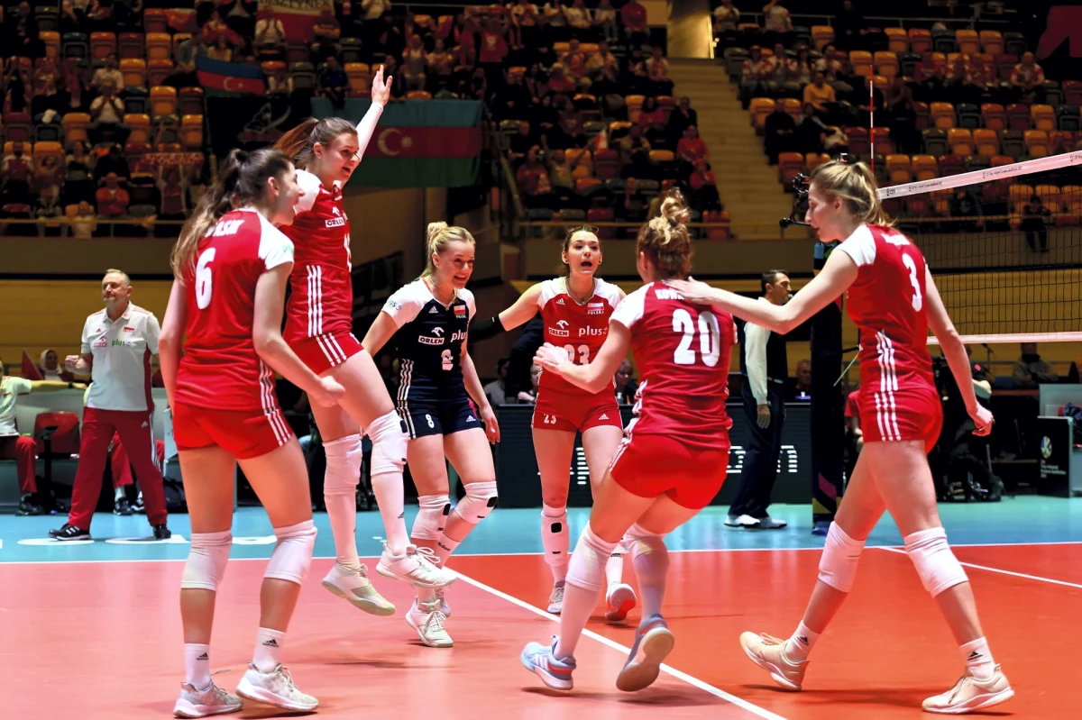 Polskie siatkarki po zwycięstwie nad Azerbejdżanem 3:0 w niderlandzkim Apeldoorn wygrały grupę A turnieju kwalifikacyjnego do igrzysk olimpijskich. W półfinale zmierzą się z Turczynkami. Drugą parę półfinałową tworzą Niemcy i gospodarz imprezy.