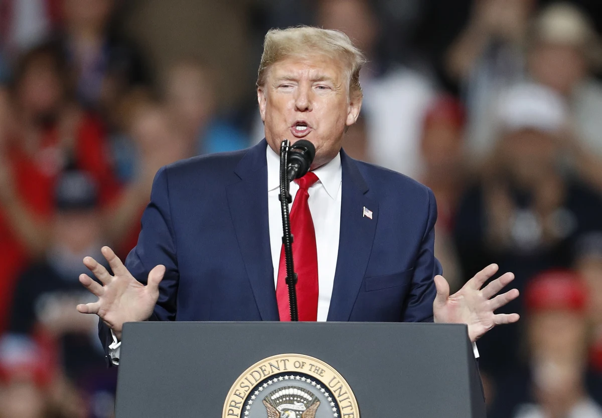 Prezydent USA Donald Trump oświadczył w piątek, że przed zabójstwem gen. Kasema Sulejmaniego Iran zamierzał zaatakować "najprawdopodobniej" cztery ambasady USA. Demokraci kwestionują to twierdzenie.