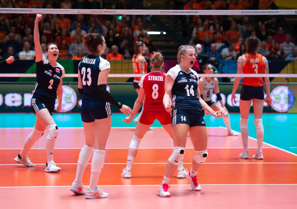 Reprezentacja Polski w piłce siatkowej kobiet zagra z Turcją w półfinale kwalifikacji olimpijskich. "Biało-czerwone" będą miały szansę na wzięcie rewanżu na Turczynkach, które z łatwością pokonały nasze zawodniczki w półfinale mistrzostw Europy. Początek spotkania o 20:45.