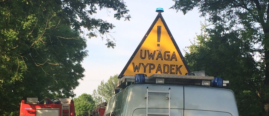 Pięć osób trafiło do szpitala po wypadku na drodze krajowej nr 17 w miejscowości Łopiennik Dolny – Kolonia pod Krasnymstawem (Lubelskie). Zderzyły się tam dwa auta osobowe. 