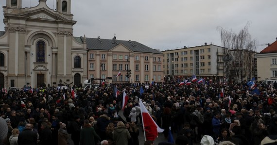 W Warszawie odbył się "Marsz Tysiąca Tóg". To sprzeciw wobec procedowanej ostatnio ustawy dyscyplinującej sędziów. Pochód wyruszył sprzed siedziby Sądu Najwyższego. 
