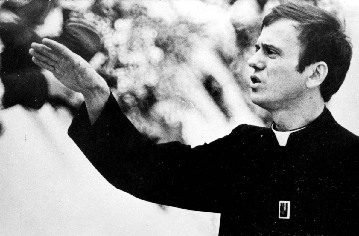 Sąd Apelacyjny w Warszawie zajmie się w środę zażaleniem IPN na umorzenie sprawy tzw. prowokacji na Chłodnej - dowiedziała się PAP w IPN. Chodzi o podrzucenie w 1983 r. przez Służbę Bezpieczeństwa do mieszkania ks. Jerzego Popiełuszki materiałów go obciążających.