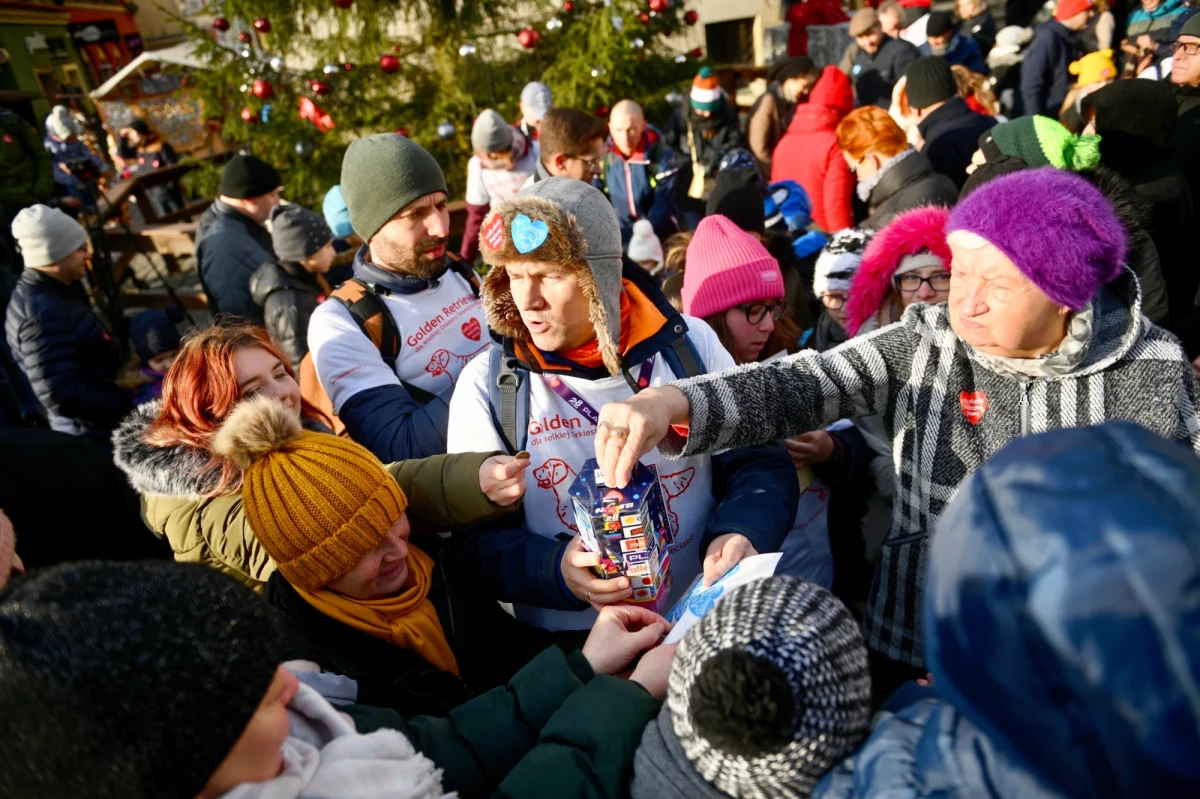 W całej Polsce i w kilkunastu krajach za granicą w niedzielę trwa 28. Finał Wielkiej Orkiestry Świątecznej Pomocy. Niemal 120 tys. wolontariuszy zbiera pieniądze, które w tym roku mają zostać przekazane na polepszenie standardów diagnostycznych i leczniczych w dziecięcej medycynie zabiegowej. Hasło tegorocznego finału to "Wiatr w żagle".