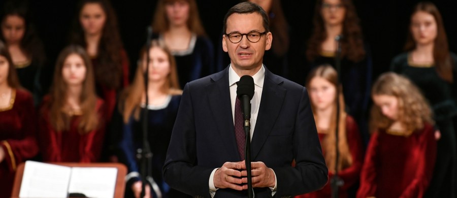 "Stoimy przed czterema wielkimi wyścigami" – mówił w Rzeszowie premier Mateusz Morawiecki. Jak tłumaczył, dotyczą one gospodarki, wartości, pamięci i "duszy wspólnoty". 