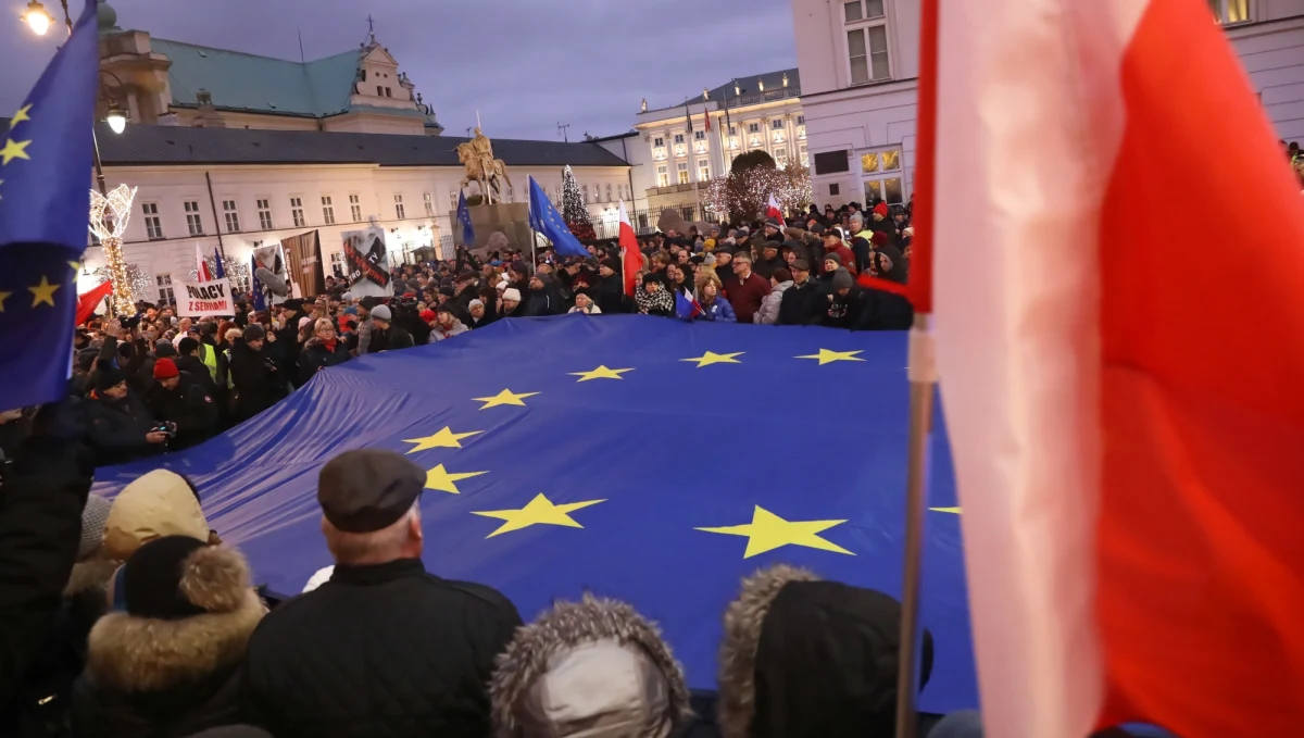 Przyszły tydzień w polityce będzie prawdopodobnie kontynuacją sporu o ustawę dyscyplinującą sędziów. Jego elementem był sobotni Marsz Tysiąca Tóg, sprawa wróci jednak z ulic do parlamentu, i to nie tylko polskiego.