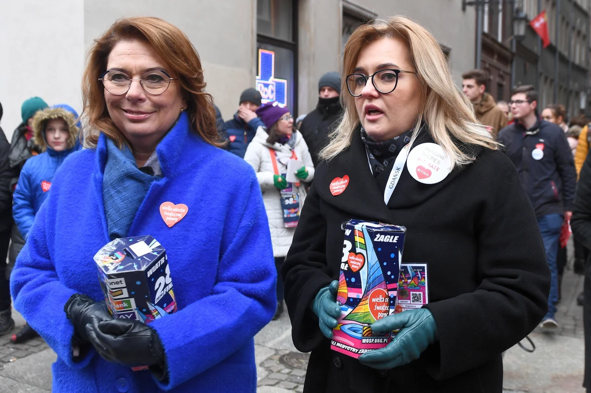 "Wierzę, że Paweł jest tutaj ze mną, tak jak ja kwestowałam z nim przez wszystkie lata, patrzy z góry i się cieszy" – mówiła w Gdańsku europosłanka Magdalena Adamowicz, która kwestowała na rzecz Wielkiej Orkiestry Świątecznej Pomocy. Jej mąż – prezydent Gdańska Paweł Adamowicz – zmarł po ataku, do którego doszło w czasie ubiegłorocznego finału WOŚP w Gdańsku. 