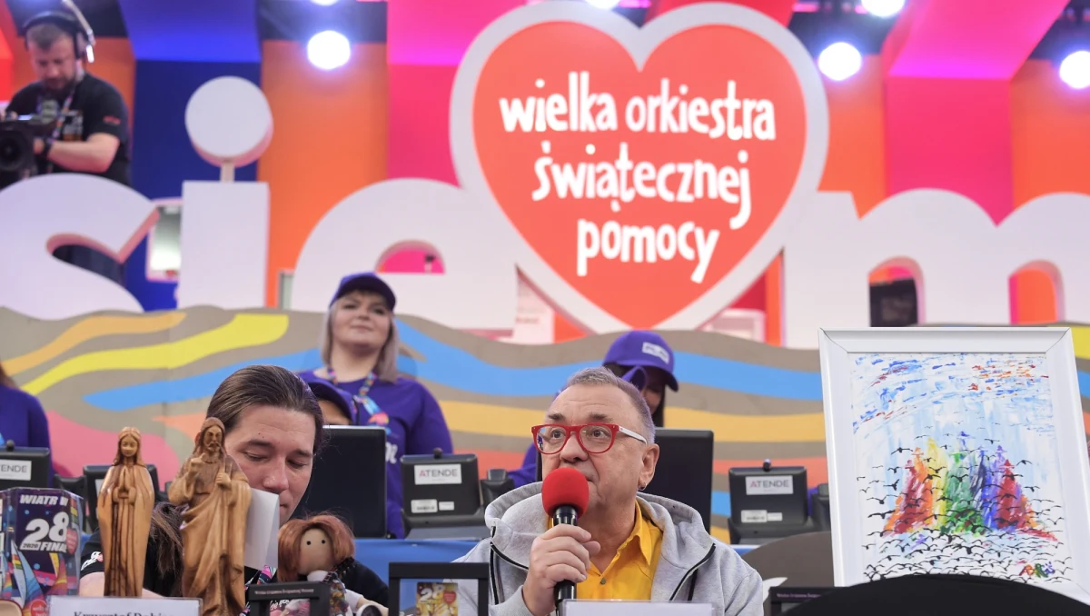 W Polsce i w kilkunastu krajach za granicą w niedzielę trwa 28. finał WOŚP. Do godziny 17 zebrano ponad 80 milionów złotych. 120 tys. wolontariuszy zbiera pieniądze, które mają być przekazane na "polepszenie standardów diagnostycznych i leczniczych w dziecięcej medycynie zabiegowej".