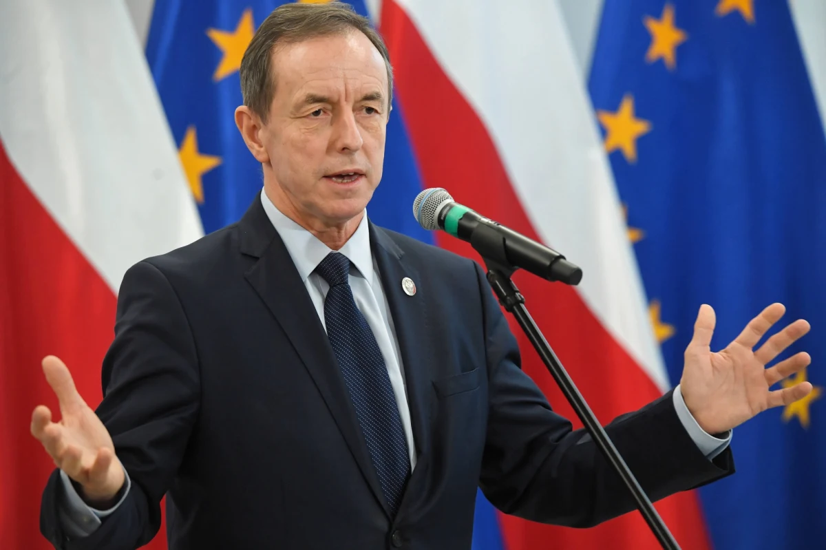 Środki unijne będą uzależnione od przestrzegania praworządności; państwa, co do których są wątpliwości, że tej praworządności nie przestrzegają, dostaną rodzaj upomnienia - powiedział poniedziałkowej "Rzeczpospolitej" marszałek Senatu Tomasz Grodzki.
