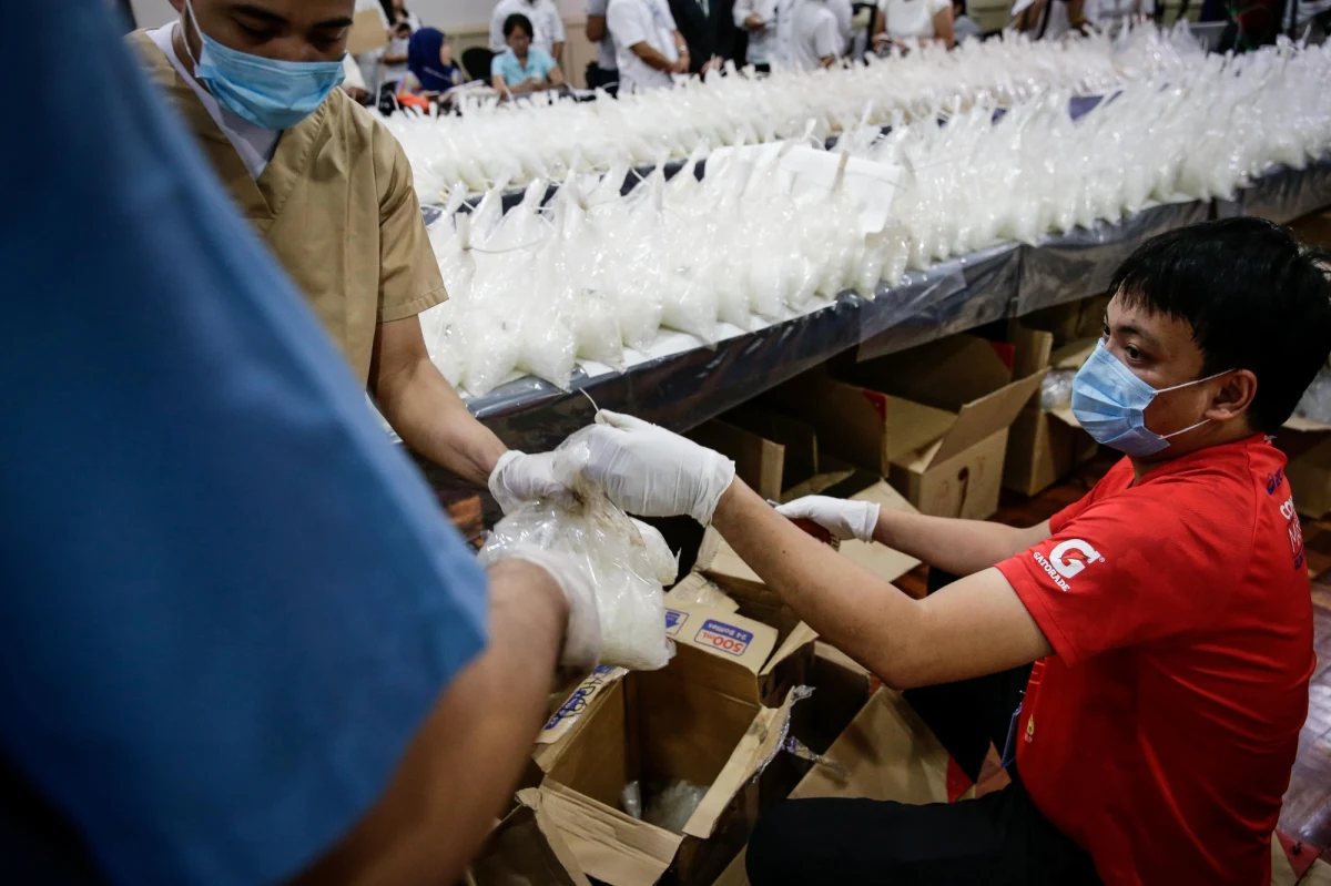 Polskie macki chińskiej triady. Jak dowiedzieli się reporterzy śledczy RMF FM - Sun Yee On - największa organizacja przestępcza w Chinach miała w naszym kraju ludzi, którzy zajmowali się przemytem narkotyków na wielką skalę. Środki odurzające z Europy Zachodniej przez Polskę trafiały głównie do Australii. Osoby te organizowały też przemyt do Polski transportów kokainy z Kolumbii. Chodzi o setki kilogramów tego narkotyku. 