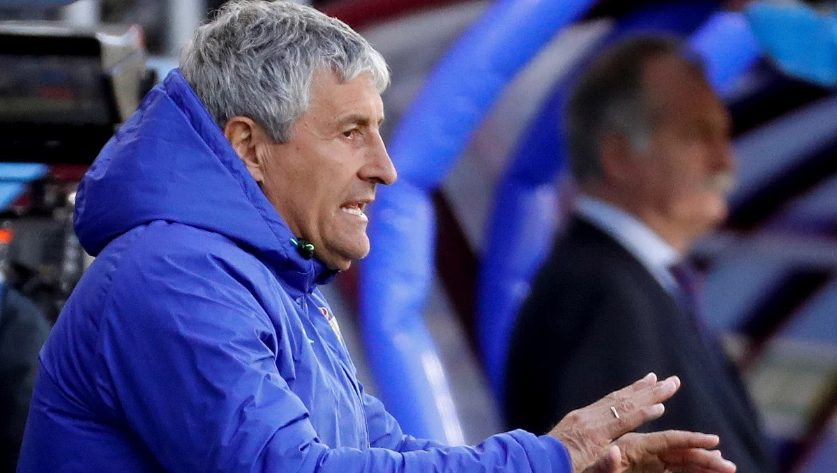 Przewidywania się sprawdziły – FC Barcelona zwolniła swojego trenera Ernesto Valverde. Równocześnie klub podał w poniedziałek wieczorem, że nowym szkoleniowcem pierwszej drużyny zostanie Qiuque Setien.