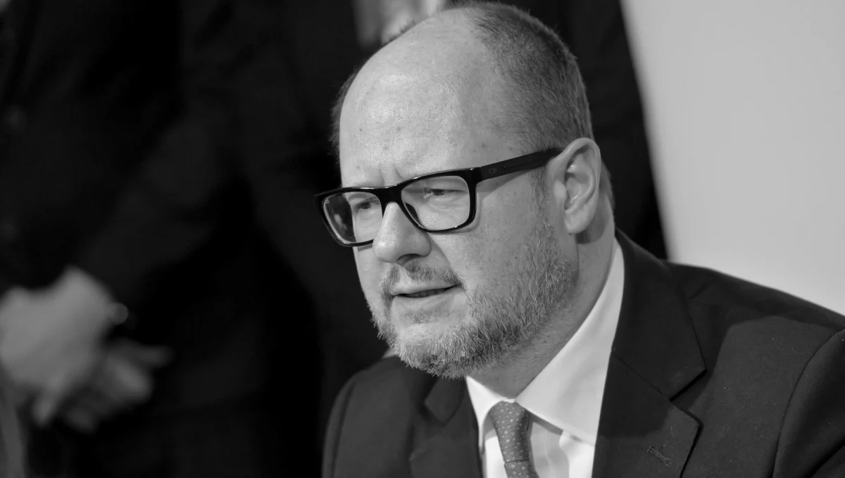 Rok temu zmarł prezydent Gdańska Paweł Adamowicz, który dzień wcześniej został zaatakowany przy użyciu noża przez Stefana W. podczas "światełka do nieba" WOŚP. Z tą tragedią trudno się pogodzić, a tym bardziej ją zrozumieć - mówią gdańszczanie. Od kilku dni gromadzą się, żeby znowu być razem.