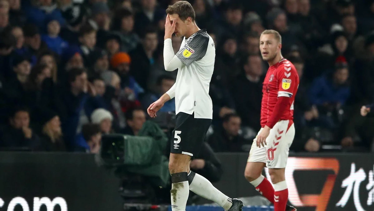 Lekarz piłkarskiej reprezentacji Polski Jacek Jaroszewski, cytowany na portalu PZPN "Łączy nas piłka" potwierdził, że Krystian Bielik z Derby County doznał zerwania więzadła krzyżowego w kolanie. Zawodnika czeka półroczna przerwa.