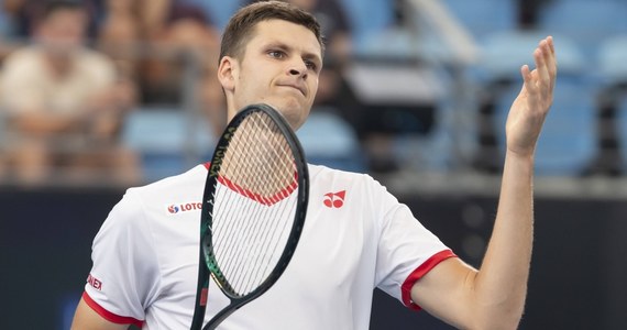 Hubert Hurkacz pokonał Szweda Mikaela Ymera 6:2, 7:6 (7-2) i awansował do ćwierćfinału turnieju ATP na twardych kortach w Auckland (pula nagród 610 tys. dol.). Polski tenisista pozostaje niepokonany w tym roku.