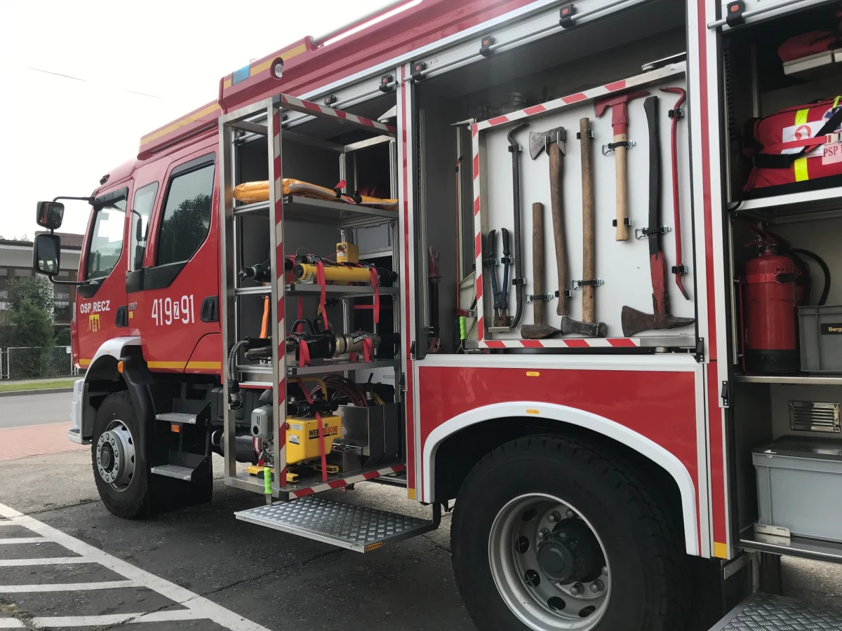 ​Jedna osoba zginęła rano w pożarze mieszkania przy ulicy Platynowej na warszawskiej Woli. 30 mieszkańców bloku ewakuowano - poinformował st. kpt. Michał Konopka z Komendy Miejskiej Państwowej Straży Pożarnej w Warszawie.