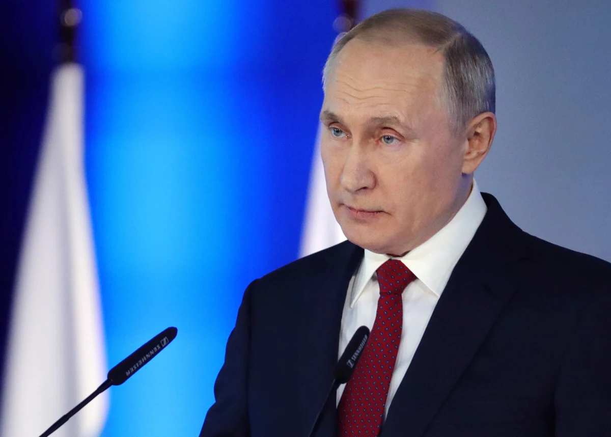 Rosja ma obowiązek bronienia prawdy historycznej o zwycięstwie w II wojnie światowej; pamięć o tym wzmacnia jedność kraju - oświadczył w środę prezydent Rosji Władimir Putin. Zapowiedział także stworzenie wielkiego kompleksu archiwalnego.
