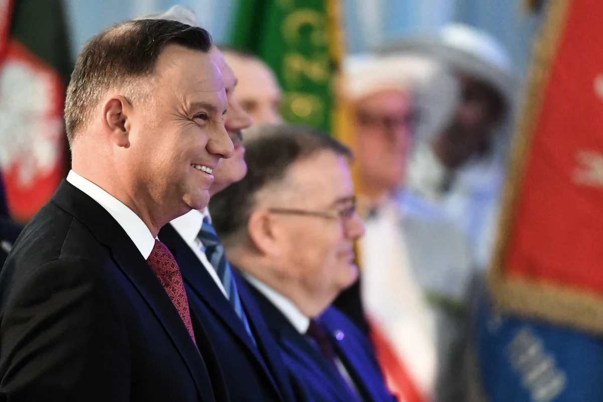 Prezydent nie przewiduje możliwości żadnych ustępstw w sprawie ustawy dyscyplinującej sędziów autorstwa Prawa i Sprawiedliwości. Andrzej Duda zapowiedział, że podczas dzisiejszego spotkania z marszałkiem Senatu Tomaszem Grodzkim, nie będzie rozmawiał merytorycznie o nowych przepisach – ustalił dziennikarz RMF FM Patryk Michalski. 