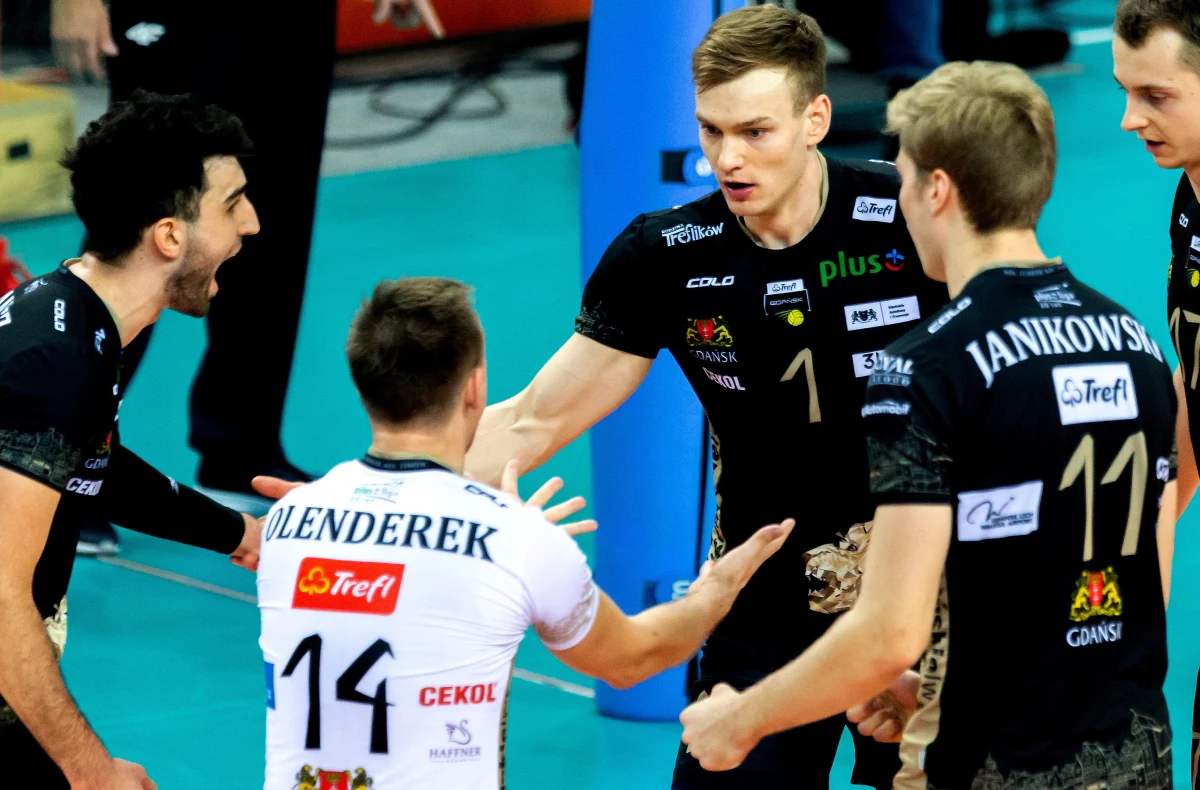 W ćwierćfinałowym meczu  Pucharu Polski siatkarzy Jastrzębski Węgiel przegrał u siebie z Treflem Gdańsk 2:3 (25:18, 26:24, 20:25, 20:25, 13:15). Do turnieju finałowego, który zostanie rozegrany 14-15 marca, awansował Trefl.