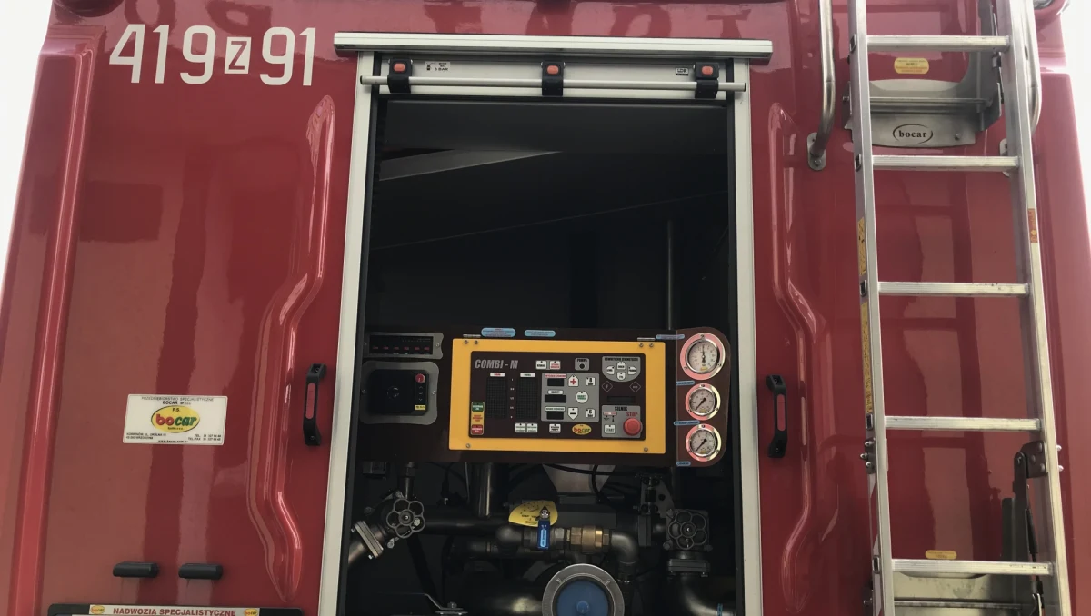 53-letni mężczyzna zginął w pożarze baraku w wielkopolskiej Skrzypni w pow. pleszewskim; zamieszkująca z nim osoba nie doznała poważniejszych obrażeń – podał w środę rzecznik prasowy Państwowej Powiatowej Straży Pożarnej w Pleszewie asp. Mariusz Glapa.