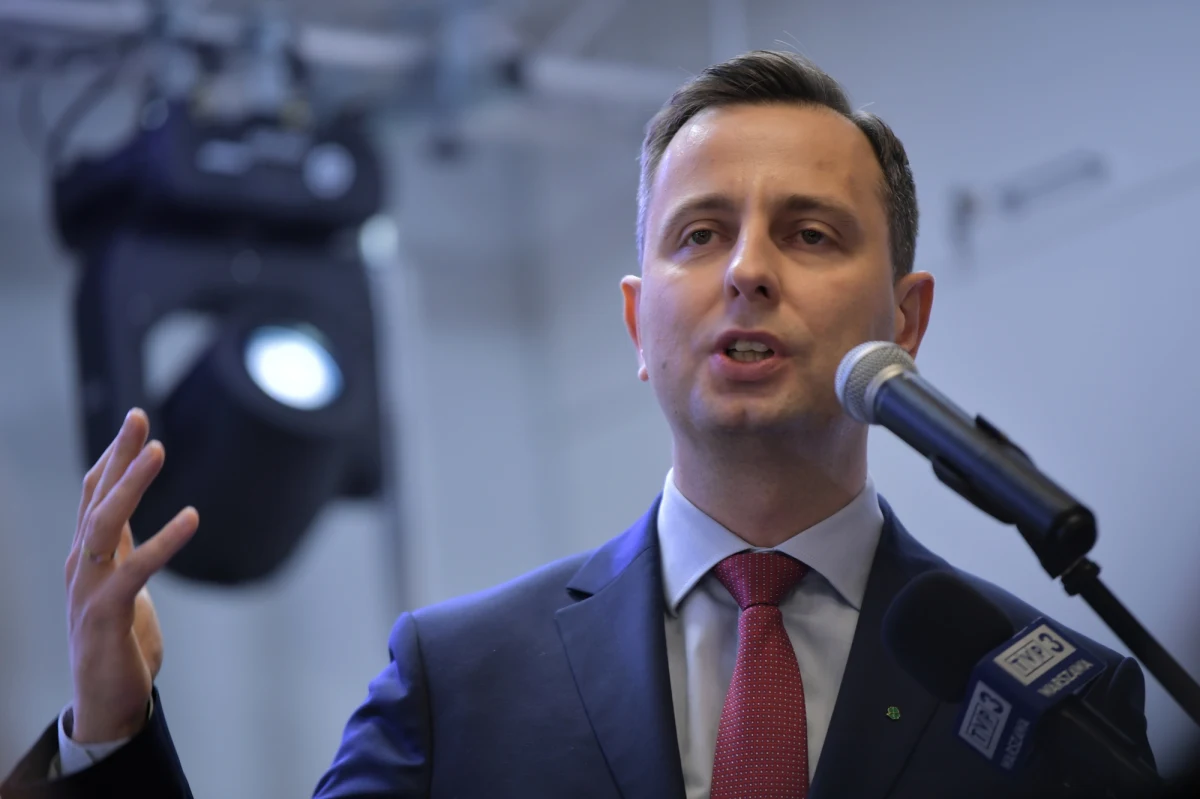 PSL poprze w Senacie specustawę Prawa i Sprawiedliwości o walce z ASF - zapowiedział to w Porannej rozmowie w RMF FM lider ludowców Władysław Kosiniak-Kamysz. Krytykowane przez ekologów, chwalone przez myśliwych i rolników przepisy zakładają m.in. wysokie kary za utrudnianie polowań czy możliwość prowadzenia przez wojsko i policję odstrzału sanitarnego.