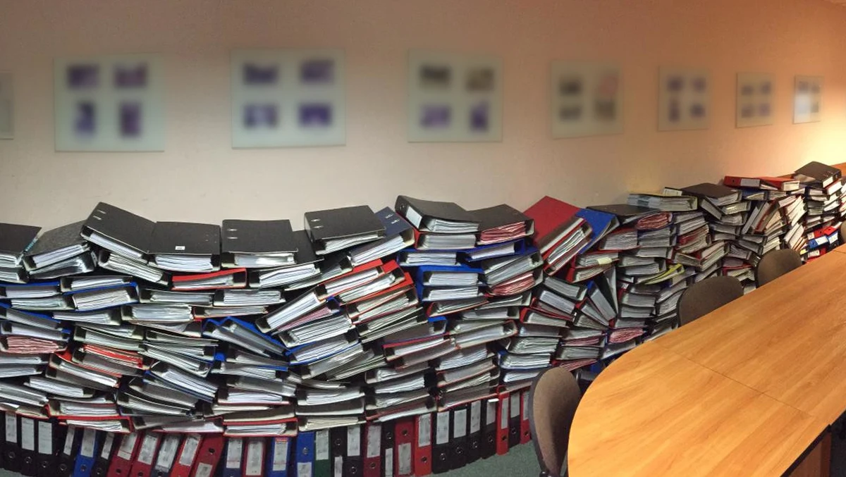 Funkcjonariusze KAS z Olsztyna wspólnie z policjantami CBŚP zatrzymali 5 osób, które są podejrzane o udział w zorganizowanej grupie przestępczej. Jej członkowie wystawiali fikcyjne faktury w obrocie paliwami, na łączną kwotę prawie 1,7 mld zł.