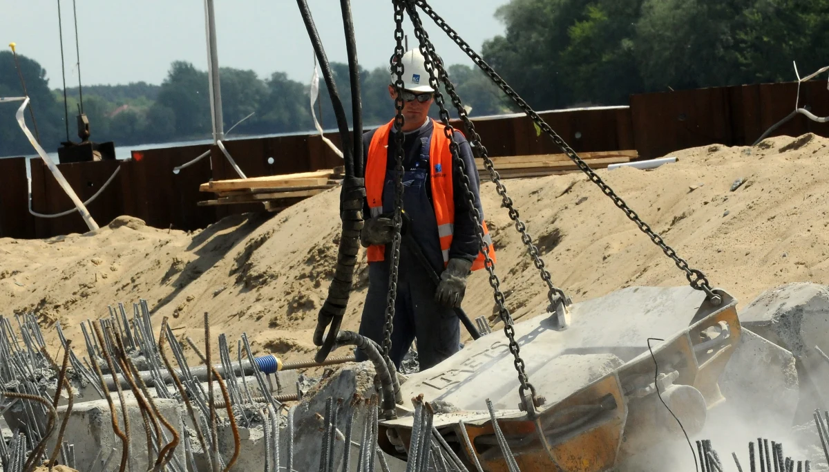 Nieprawidłowości w 21 z 35 skontrolowanych inwestycji stwierdziła Najwyższa Izba Kontroli w Rejonowym Zarządzie Infrastruktury w Olsztynie. NIK skierowała do prokuratury zawiadomienie o możliwości popełnienia przestępstwa przez pracowników tej podległej Ministerstwu Obrony Narodowej instytucji.