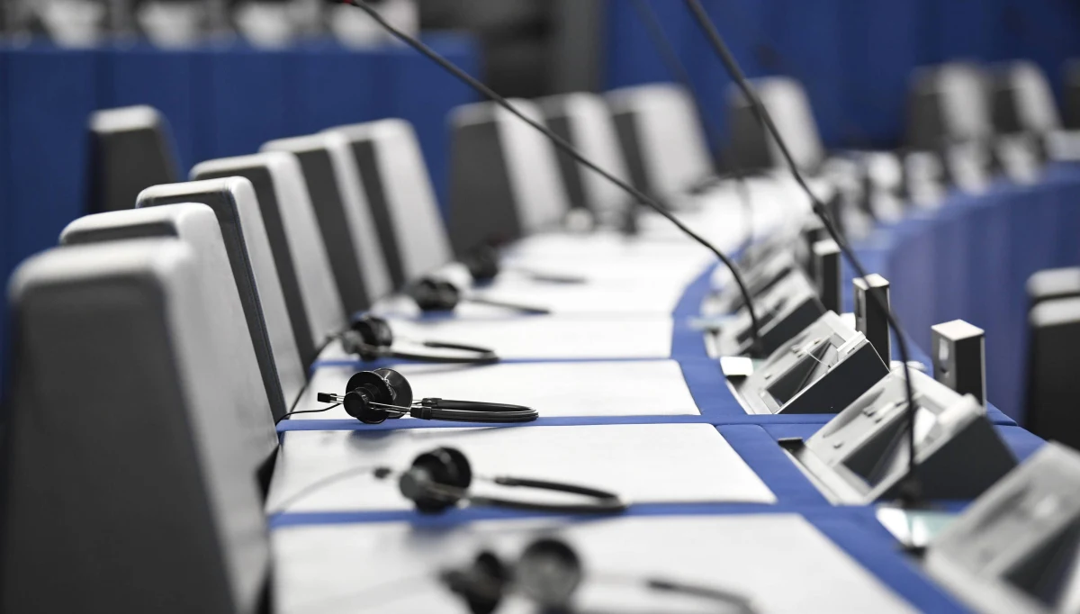 PE przyjął rezolucję w sprawie praworządności w Polsce i na Węgrzech, w której stwierdza, że sytuacja w obu państwach się pogarsza i apeluje do KE oraz Rady UE o wykorzystanie dostępnych narzędzi, by wyeliminować ryzyko naruszania wartości unijnych. 