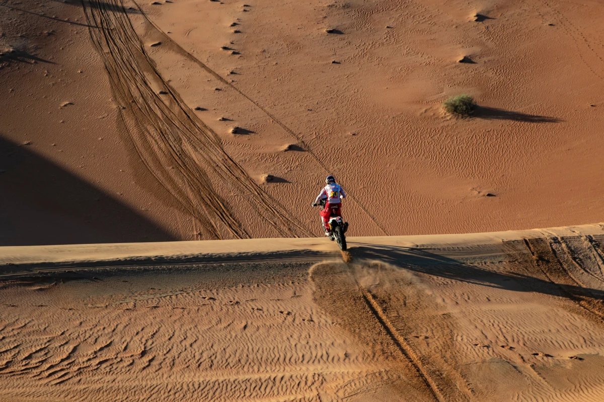 Najlepszy polski quadowiec Rafał Sonik wygrał jedenasty, przedostatni, etap Rajdu Dakar. Polak o ponad trzy minuty wyprzedził Chilijczyka Ignacio Casale, który jest bliski trzeciego w karierze zwycięstwa w tej prestiżowej rywalizacji. Wśród kierowców samochodów jako piąty dotarł na metę etapu Jakub Przygoński.